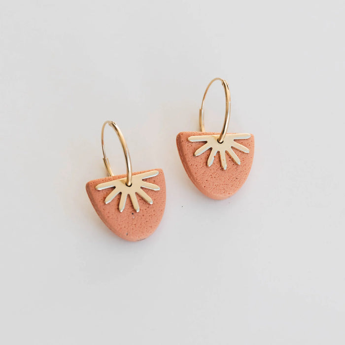 Pepper You: Sun Ray Hoops in Peach