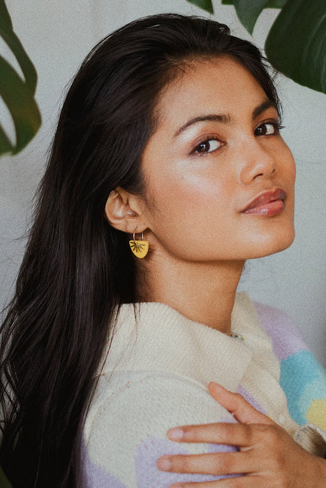 Pepper You: Sun Ray Hoops in Peach